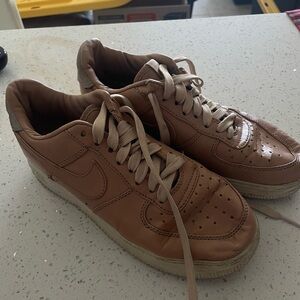 Nike Air Force 1 in cream and tan